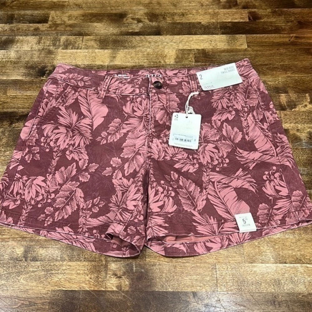 🟣NWT Mid-rise Twill Shorts a.n.a. burgundy mali tropics